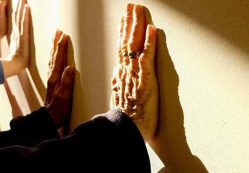 Everything You Need to Know about Elderly-Onset Rheumatoid Arthritis