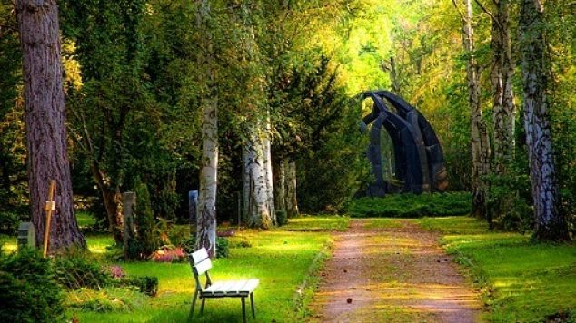 Best Ways to Pay for Funeral and Burial Services